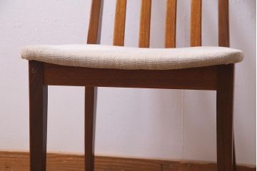 ヴィンテージ家具　北欧ビンテージ　G-PLAN(ジープラン)　チーク材の温もり溢れるダイニングチェア(椅子)(R-037972)