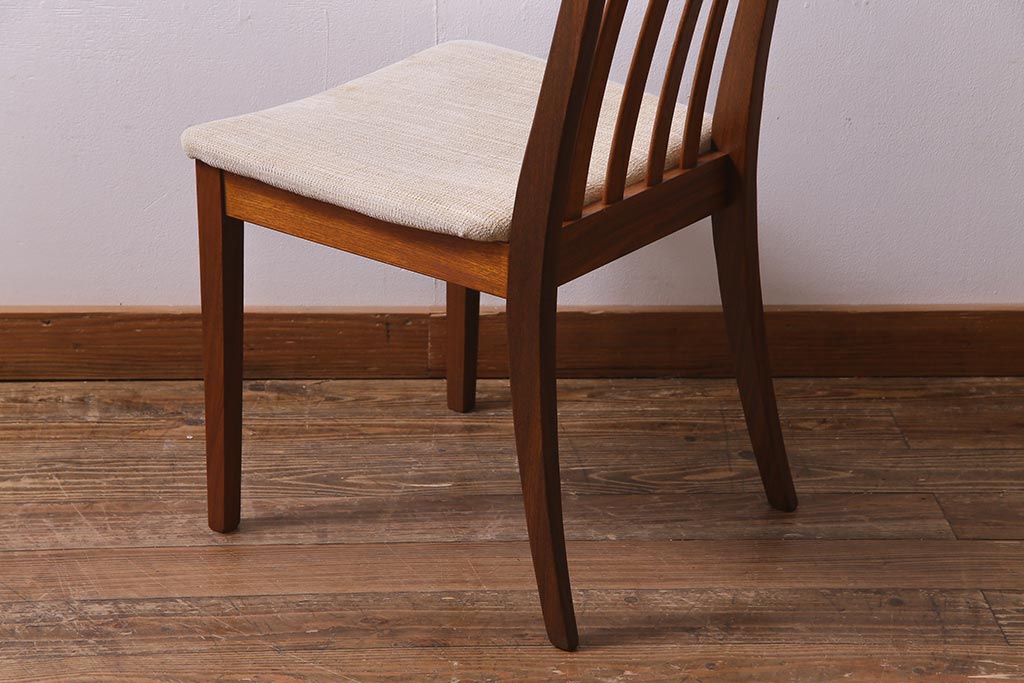 ヴィンテージ家具　北欧ビンテージ　G-PLAN(ジープラン)　チーク材の温もり溢れるダイニングチェア(椅子)(R-037972)