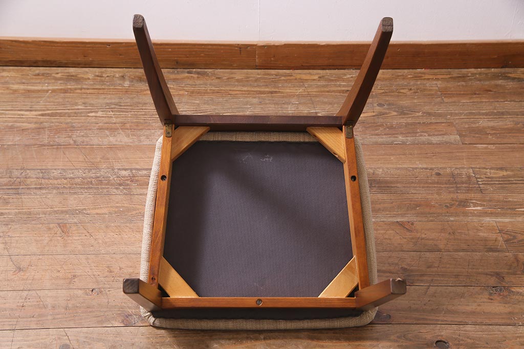 ヴィンテージ家具　北欧ビンテージ　G-PLAN(ジープラン)　チーク材の温もり溢れるダイニングチェア(椅子)(R-037972)