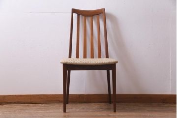 ヴィンテージ家具　G-PLAN(ジープラン)　スタイリッシュなフォルムが魅力的な北欧風ダイニングチェア(椅子、ビンテージ)(R-037975)