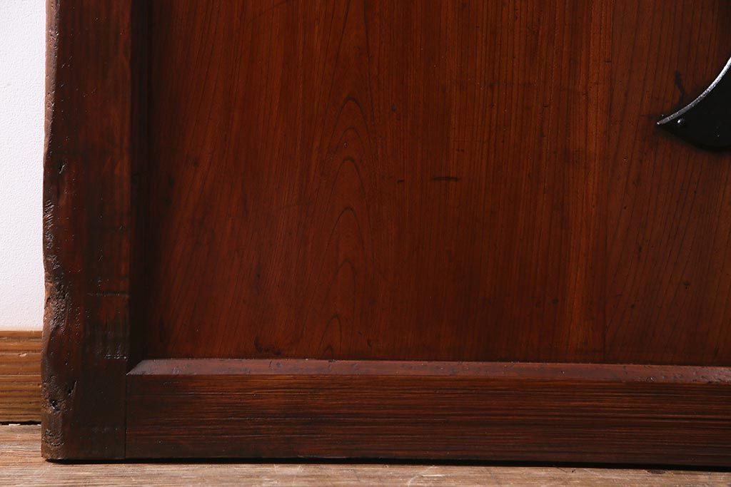 アンティーク建具　ヒノキ・ケヤキ材　純和風の空間におすすめな重厚感漂う庄内蔵戸(建具、引き戸、玄関戸)(R-037980)