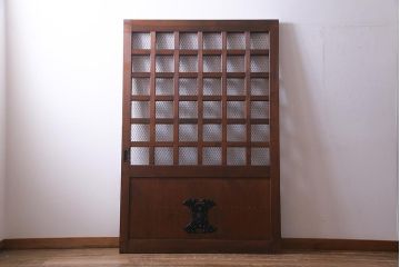 アンティーク建具　ヒノキ材　亀甲金網　和の雰囲気を高める格子蔵戸(建具、引き戸、玄関戸)(R-037981)