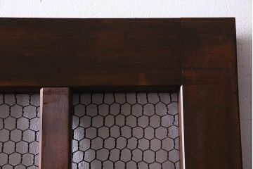 アンティーク建具　ヒノキ材　亀甲金網　和の雰囲気を高める格子蔵戸(建具、引き戸、玄関戸)(R-037981)