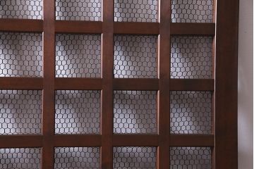 アンティーク建具　ヒノキ材　亀甲金網　和の雰囲気を高める格子蔵戸(建具、引き戸、玄関戸)(R-037981)