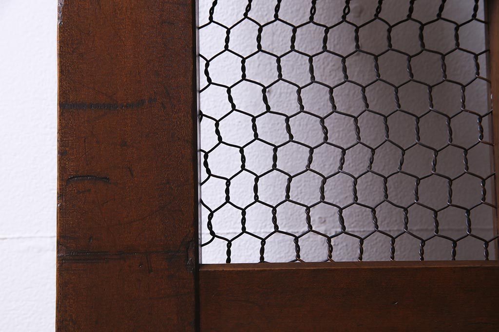 アンティーク建具　ヒノキ材　亀甲金網　和の雰囲気を高める格子蔵戸(建具、引き戸、玄関戸)(R-037981)