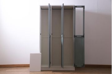 ラフジュ工房オリジナル　ヒノキ無垢材・ヒバ材　チェッカーガラス入り　レトロペイントの3人用ロッカー(収納棚、戸棚)(R-037984)