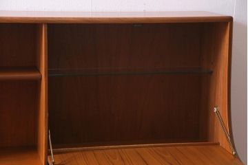 ヴィンテージ家具　チーク材　北欧家具ならではの温かみが魅力的なサイドボード(収納棚、カップボード、リビングボード、ビンテージ)(R-037986)