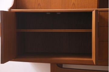 ヴィンテージ家具　チーク材　北欧家具ならではの温かみが魅力的なサイドボード(収納棚、カップボード、リビングボード、ビンテージ)(R-037986)