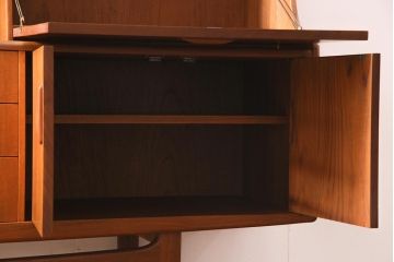 ヴィンテージ家具　チーク材　北欧家具ならではの温かみが魅力的なサイドボード(収納棚、カップボード、リビングボード、ビンテージ)(R-037986)