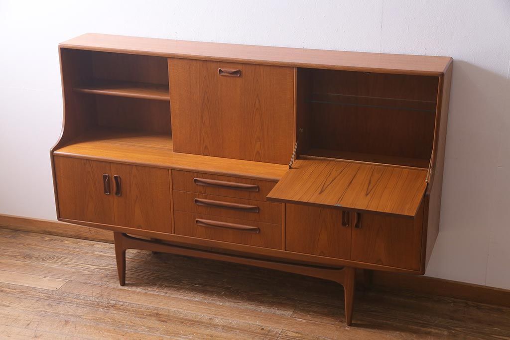 ヴィンテージ家具　チーク材　北欧家具ならではの温かみが魅力的なサイドボード(収納棚、カップボード、リビングボード、ビンテージ)(R-037986)