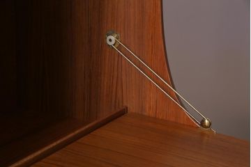 ヴィンテージ家具　チーク材　北欧家具ならではの温かみが魅力的なサイドボード(収納棚、カップボード、リビングボード、ビンテージ)(R-037986)