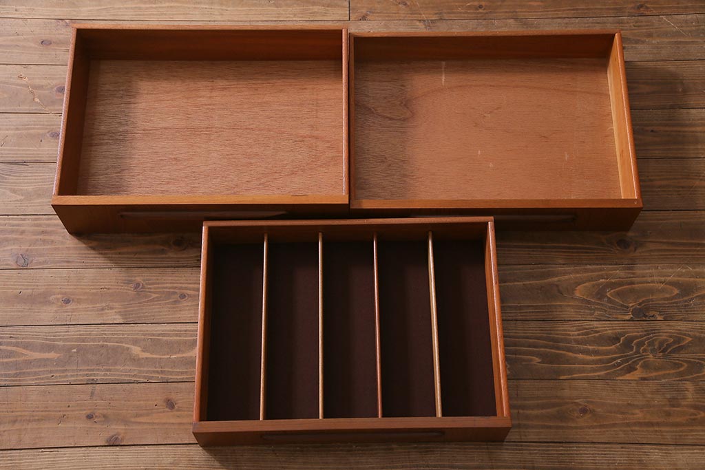 ヴィンテージ家具　チーク材　北欧家具ならではの温かみが魅力的なサイドボード(収納棚、カップボード、リビングボード、ビンテージ)(R-037986)