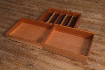 ヴィンテージ家具　チーク材　北欧家具ならではの温かみが魅力的なサイドボード(収納棚、カップボード、リビングボード、ビンテージ)(R-037986)