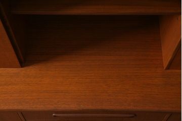 ヴィンテージ家具　チーク材　北欧家具ならではの温かみが魅力的なサイドボード(収納棚、カップボード、リビングボード、ビンテージ)(R-037986)