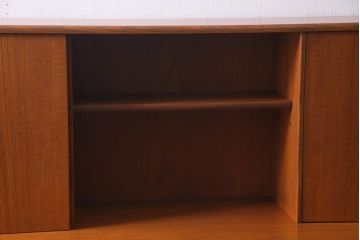 ヴィンテージ家具　チーク材　北欧家具ならではの温かみが魅力的なサイドボード(収納棚、カップボード、リビングボード、ビンテージ)(R-037986)