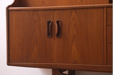 ヴィンテージ家具　チーク材　北欧家具ならではの温かみが魅力的なサイドボード(収納棚、カップボード、リビングボード、ビンテージ)(R-037986)