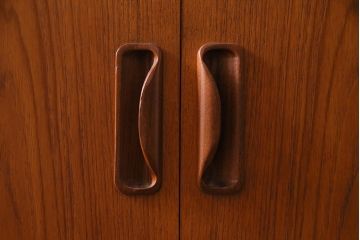 ヴィンテージ家具　チーク材　北欧家具ならではの温かみが魅力的なサイドボード(収納棚、カップボード、リビングボード、ビンテージ)(R-037986)