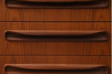 ヴィンテージ家具　チーク材　北欧家具ならではの温かみが魅力的なサイドボード(収納棚、カップボード、リビングボード、ビンテージ)(R-037986)