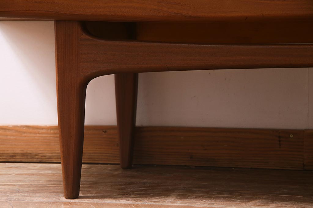 ヴィンテージ家具　チーク材　北欧家具ならではの温かみが魅力的なサイドボード(収納棚、カップボード、リビングボード、ビンテージ)(R-037986)