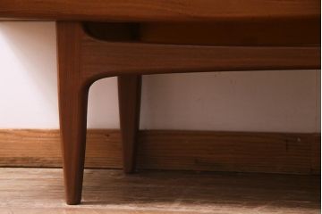 ヴィンテージ家具　チーク材　北欧家具ならではの温かみが魅力的なサイドボード(収納棚、カップボード、リビングボード、ビンテージ)(R-037986)