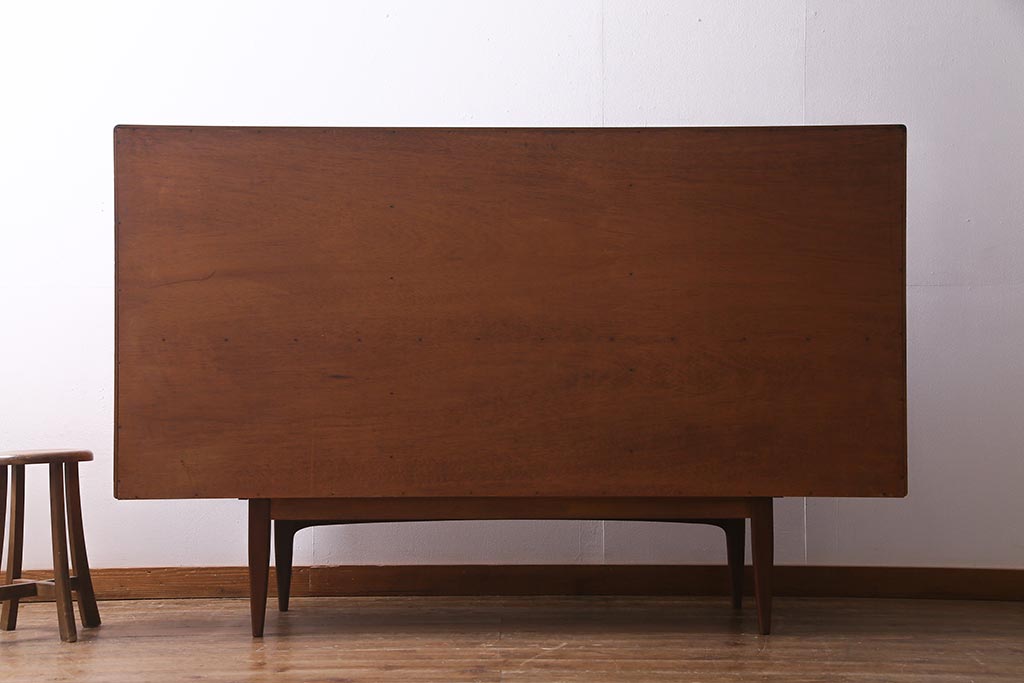 ヴィンテージ家具　チーク材　北欧家具ならではの温かみが魅力的なサイドボード(収納棚、カップボード、リビングボード、ビンテージ)(R-037986)