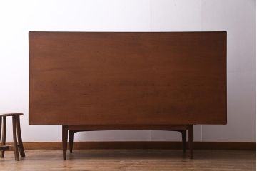 ヴィンテージ家具　チーク材　北欧家具ならではの温かみが魅力的なサイドボード(収納棚、カップボード、リビングボード、ビンテージ)(R-037986)