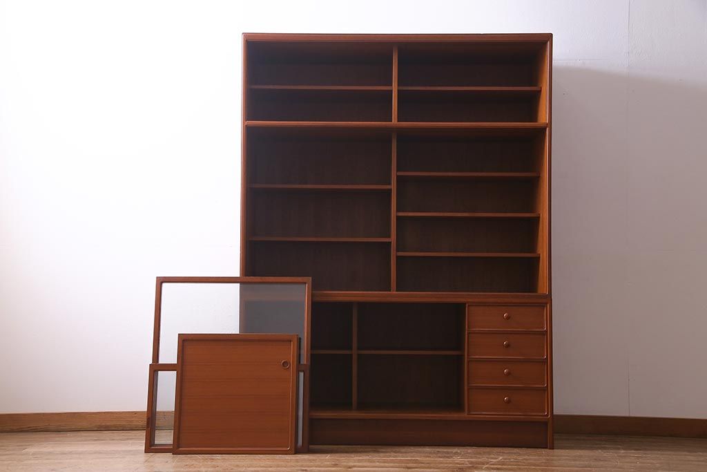 ビンテージ家具　ジャパンビンテージ　チーク材　シンプルモダンなキャビネット(収納棚、戸棚、飾り棚)(R-037987)