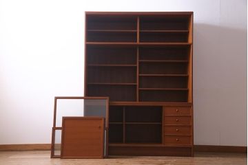 ビンテージ家具　ジャパンビンテージ　チーク材　シンプルモダンなキャビネット(収納棚、戸棚、飾り棚)(R-037987)