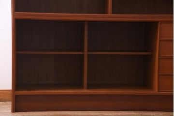 ビンテージ家具　ジャパンビンテージ　チーク材　シンプルモダンなキャビネット(収納棚、戸棚、飾り棚)(R-037987)