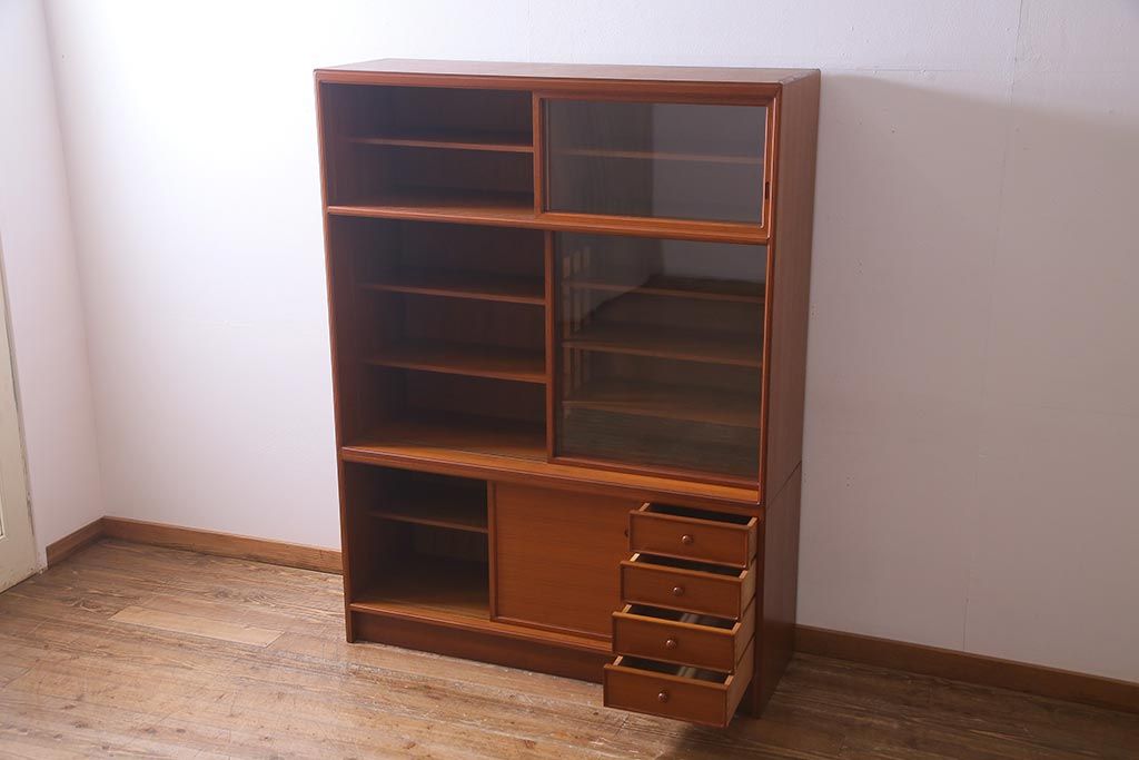 ビンテージ家具　ジャパンビンテージ　チーク材　シンプルモダンなキャビネット(収納棚、戸棚、飾り棚)(R-037987)