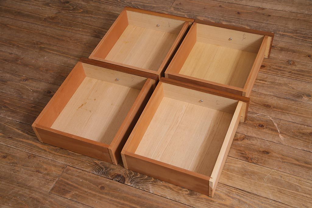 ビンテージ家具　ジャパンビンテージ　チーク材　シンプルモダンなキャビネット(収納棚、戸棚、飾り棚)(R-037987)