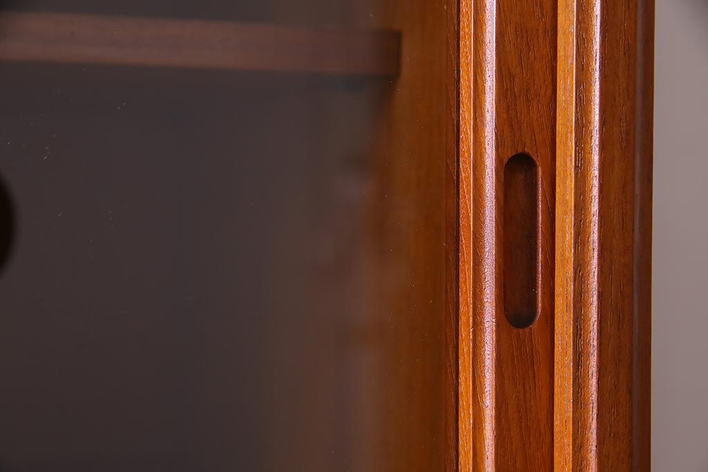 ビンテージ家具　ジャパンビンテージ　チーク材　シンプルモダンなキャビネット(収納棚、戸棚、飾り棚)(R-037987)