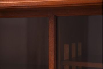 ビンテージ家具　ジャパンビンテージ　チーク材　シンプルモダンなキャビネット(収納棚、戸棚、飾り棚)(R-037987)