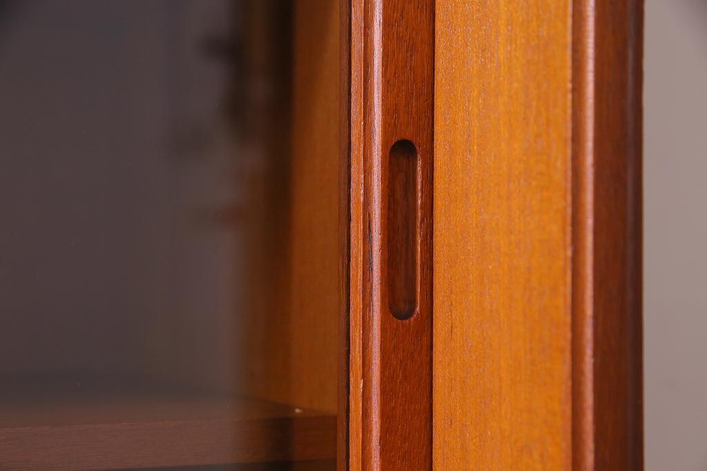 ビンテージ家具　ジャパンビンテージ　チーク材　シンプルモダンなキャビネット(収納棚、戸棚、飾り棚)(R-037987)