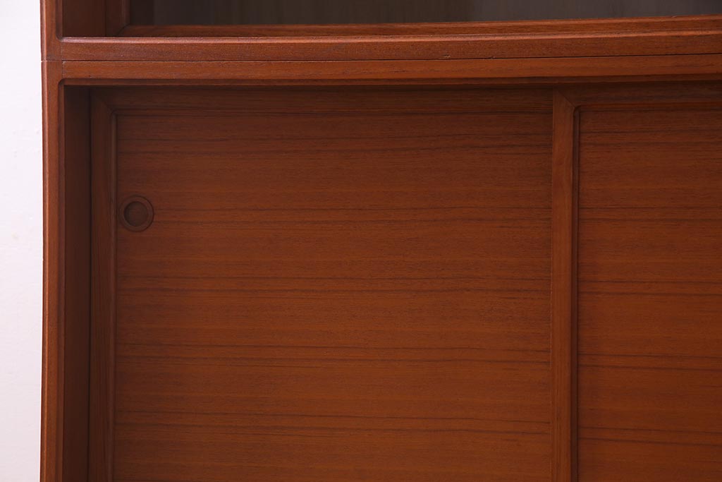 ビンテージ家具　ジャパンビンテージ　チーク材　シンプルモダンなキャビネット(収納棚、戸棚、飾り棚)(R-037987)