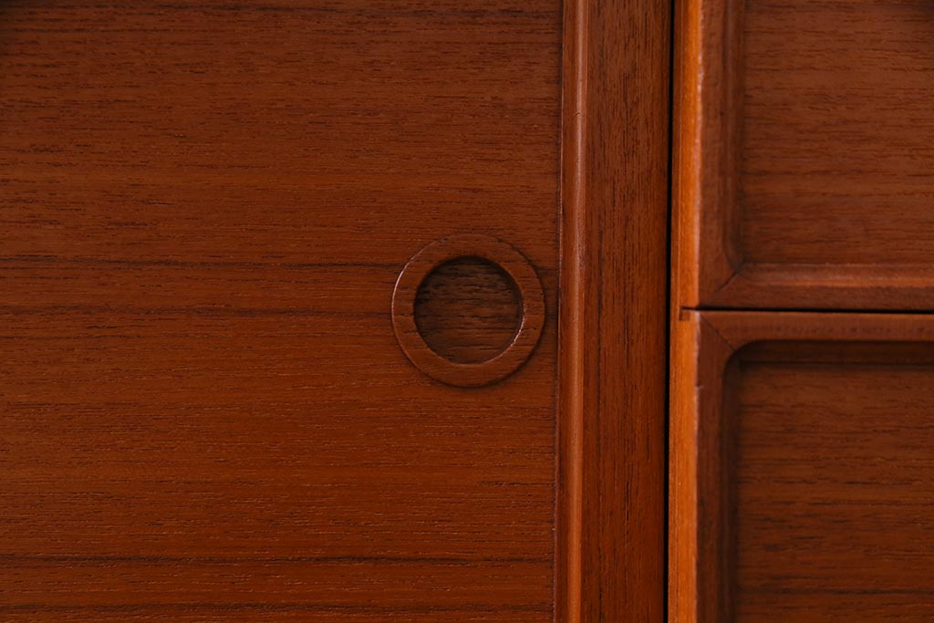 ビンテージ家具　ジャパンビンテージ　チーク材　シンプルモダンなキャビネット(収納棚、戸棚、飾り棚)(R-037987)