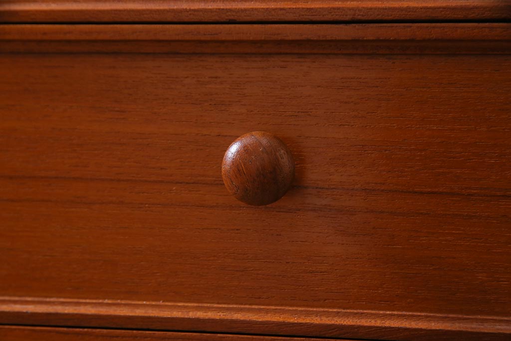 ビンテージ家具　ジャパンビンテージ　チーク材　シンプルモダンなキャビネット(収納棚、戸棚、飾り棚)(R-037987)