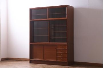 ビンテージ家具　ジャパンビンテージ　チーク材　シンプルモダンなキャビネット(収納棚、戸棚、飾り棚)(R-037987)