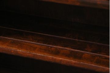 ビンテージ家具　松本民芸家具　中古　シックなデザインが魅力のF型食器棚(カップボード、キャビネット、収納棚、ヴィンテージ)(定価83万5千円)(R-037989)