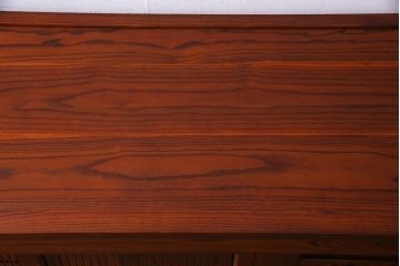 新古品　民芸家具　ニレ無垢材　5尺　重厚感と上品さを醸し出す水屋箪笥(収納棚、キャビネット)(R-037990)