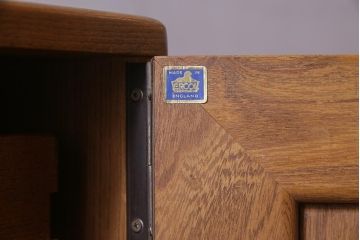 ヴィンテージ家具　イギリスビンテージ　楡材　ERCOL(アーコール)　温もり溢れるキャスター付きサイドボード(収納棚、キャビネット)(R-037991)