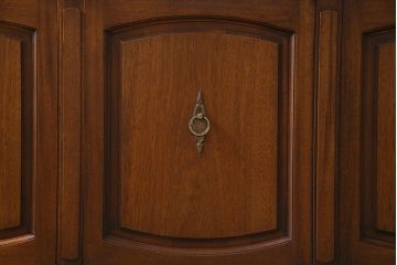 中古　DREXEL HERITAGE(ドレクセルヘリテイジ)　Triune(トライユン)　チャイナ　高級感あふれるキャビネット(収納棚、飾り棚) (定価約90万円)