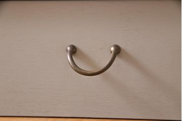 ヴィンテージ家具　G-PLAN(ジープラン)　オーク材　ホワイトカラーがアクセントになったチェスト(引き出し、ビンテージ)(R-037993)