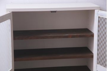 ラフジュ工房オリジナル　古建具リメイク　レトロな雰囲気漂うバイカラーのブックケース(本箱、食器棚、収納棚)(R-037994)