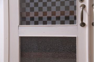 ラフジュ工房オリジナル　古建具リメイク　レトロな雰囲気漂うバイカラーのブックケース(本箱、食器棚、収納棚)(R-037994)