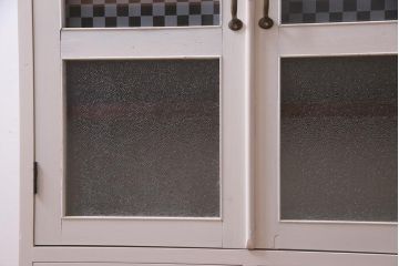 ラフジュ工房オリジナル　古建具リメイク　レトロな雰囲気漂うバイカラーのブックケース(本箱、食器棚、収納棚)(R-037994)