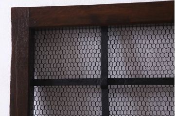 アンティーク建具　総ケヤキ材　亀甲金網　渋い和の空間づくりにおすすめな鉄格子付き蔵戸(引き戸、建具、玄関戸)(R-037995)