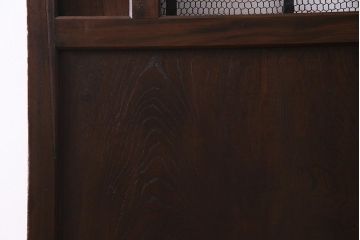 アンティーク建具　総ケヤキ材　亀甲金網　渋い和の空間づくりにおすすめな鉄格子付き蔵戸(引き戸、建具、玄関戸)(R-037995)