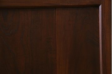 アンティーク建具　総ケヤキ材　亀甲金網　渋い和の空間づくりにおすすめな鉄格子付き蔵戸(引き戸、建具、玄関戸)(R-037995)