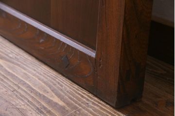 アンティーク建具　総ケヤキ材　亀甲金網　渋い和の空間づくりにおすすめな鉄格子付き蔵戸(引き戸、建具、玄関戸)(R-037995)